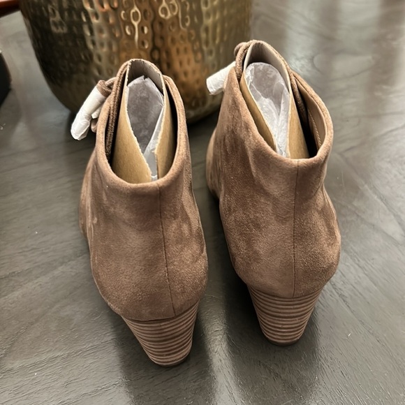 WOMEN'S DR. SCHOLLS DAKOTA WEDGE BOOTIES (WIDE) - Picture 9 of 13